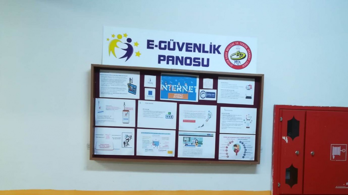 E güvenlik ve E Twinning panolarını hazırladık.