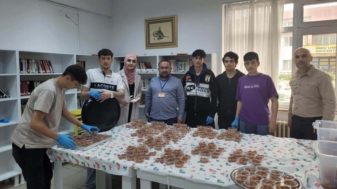 Vefat Eden Öğrencilerimizin Adına Okulumuzda Lokma Dağıtıldı.
