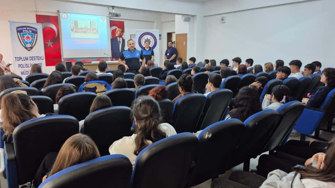 Genel Güvenlik Akran Zorbalığı Siber Suçlar ve Genel Asayiş Kolları Hakkında Seminer Verildi.